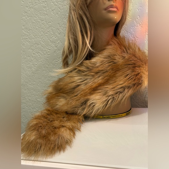 Luxurious  H&M Faux Fur Scarf New no tag size - Picture 1 of 9